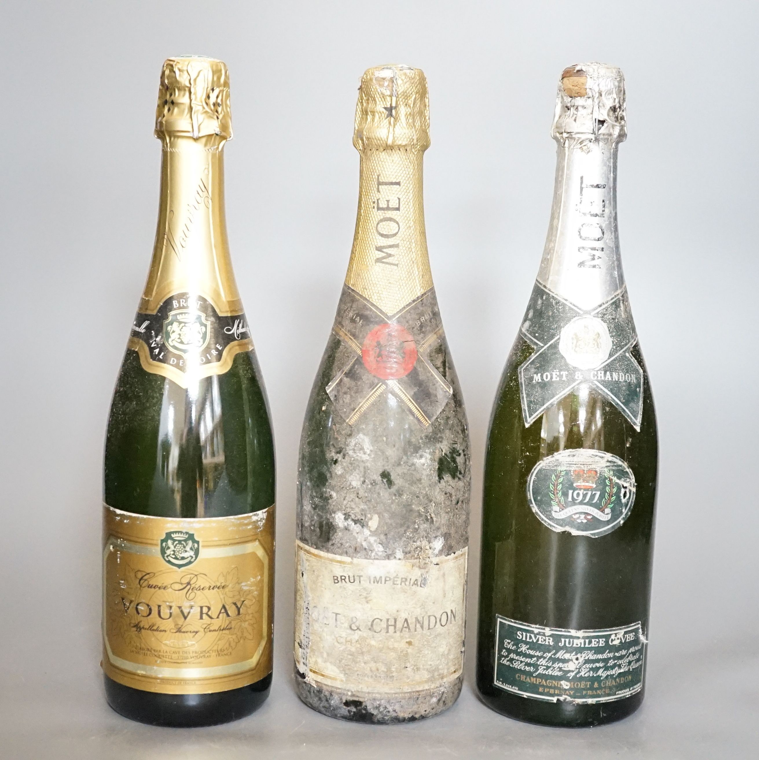 Champagnes, sparkling wines etc (12 bottles) including Moet et Chandon 1977 Silver Jubilee and a bottle of Drambuie